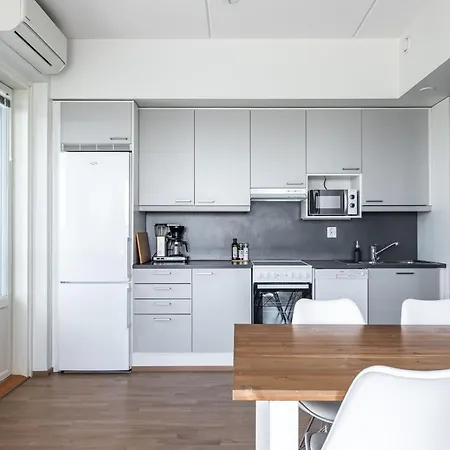 Floor 1br With Balcony & Air Con Next To Railway Station