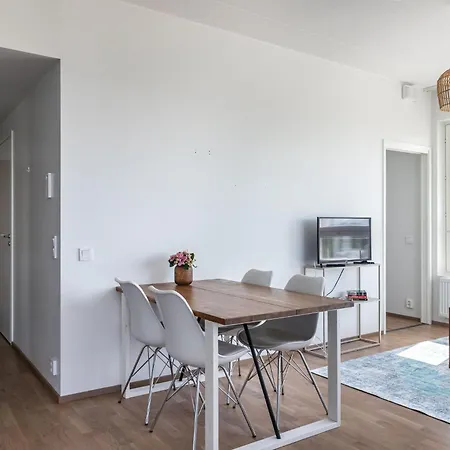 Appartement Floor 1br With Balcony & Air Con Next To Railway Station