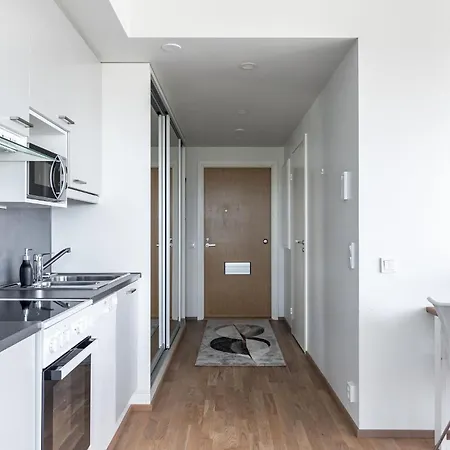 Floor 1br With Balcony & Air Con Next To Railway Station *